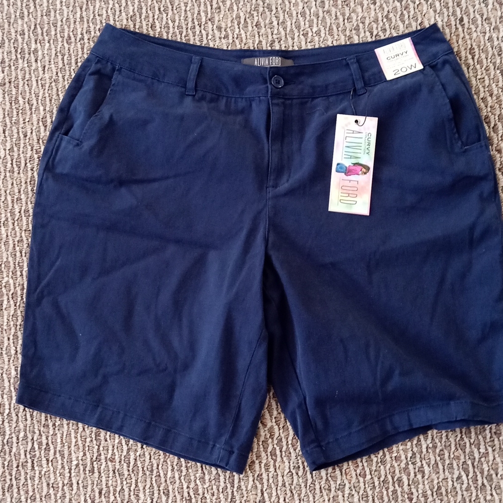 Navy Bermuda shorts 🩳